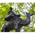 бронзовый араб на верблюде с собаками скульптура